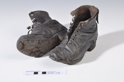 Archived Images\2005_numbers\2005.043.jpg; 2005.043a-b; ;